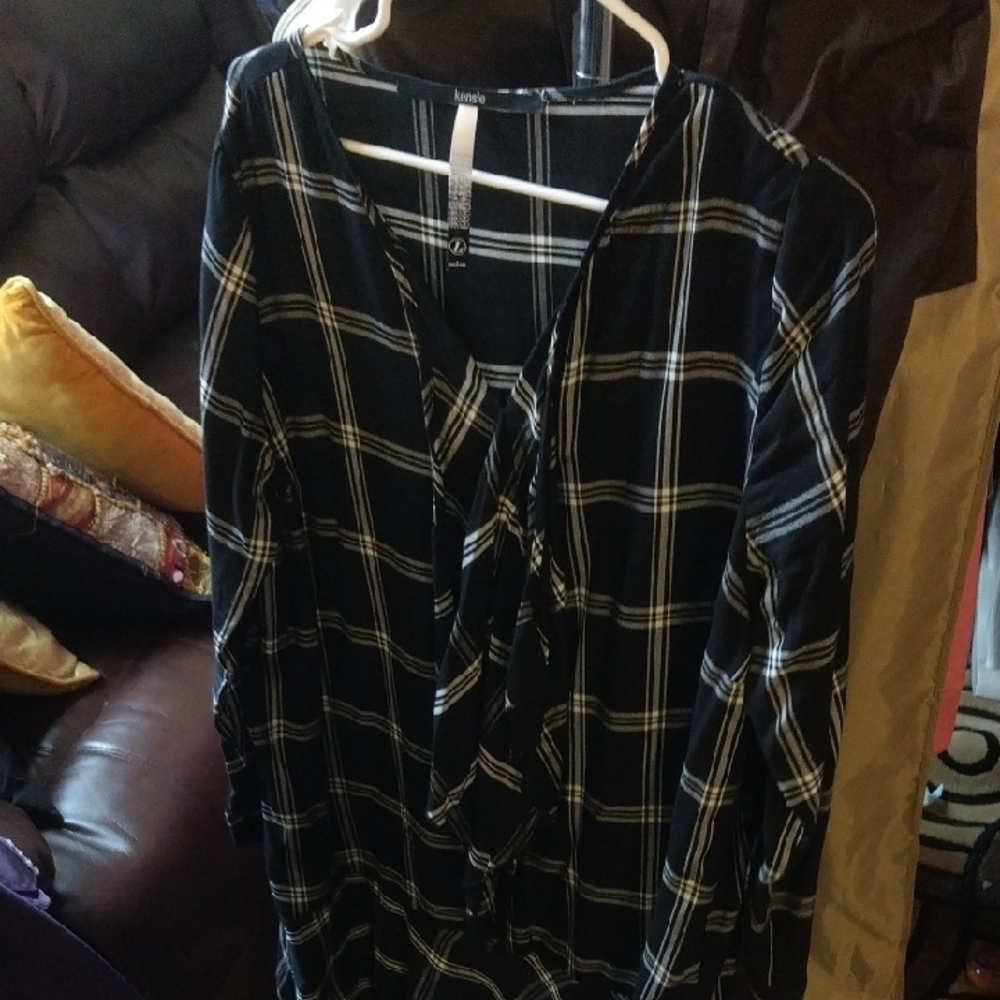 Black and White Plaid Long Sleeve Top